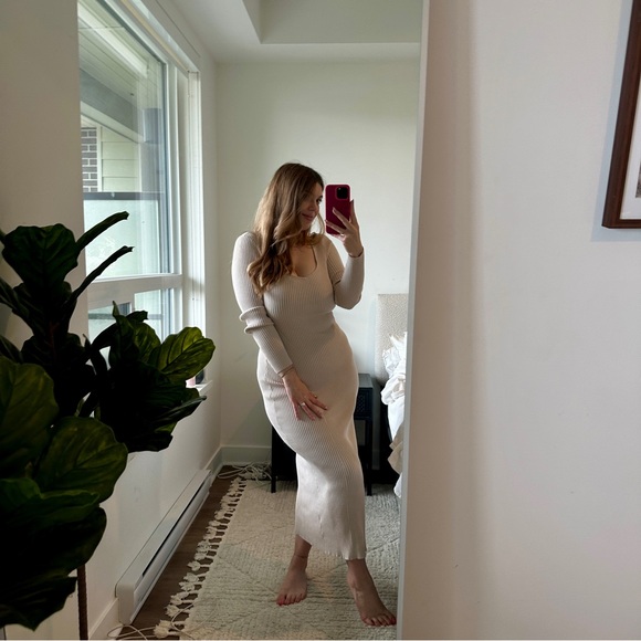 Abercrombie & Fitch Ribbed Long Sleeve Knit Maxi Sweater Dress. Ivory/Taupe. - Picture 3 of 6